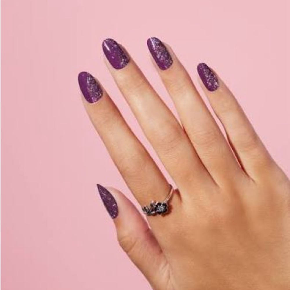B2G1 BERRY DREAMY Color Street Nail Strips